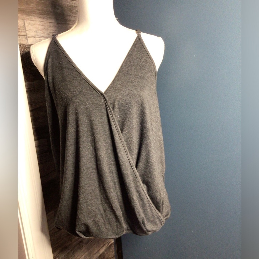 Amazon gray Sleeveless V-Neck Tank Top XL. (0093)